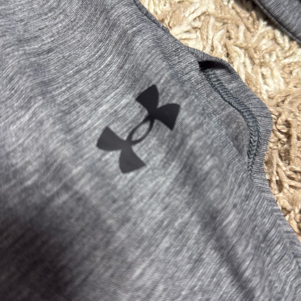 NWT Under Armour Women's Loose Fit Dropped Shoulder Curved Hem Gym Top size XS - Picture 6 of 8